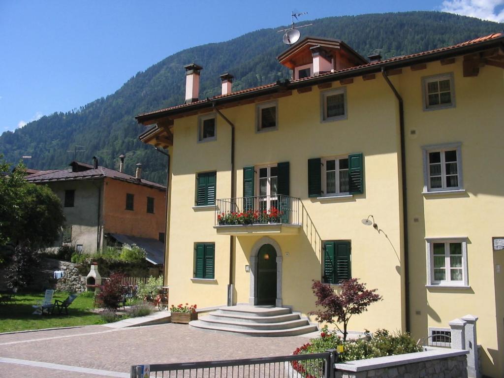 Casa Tomaselli Aparthotel Pellizzano Bagian luar foto