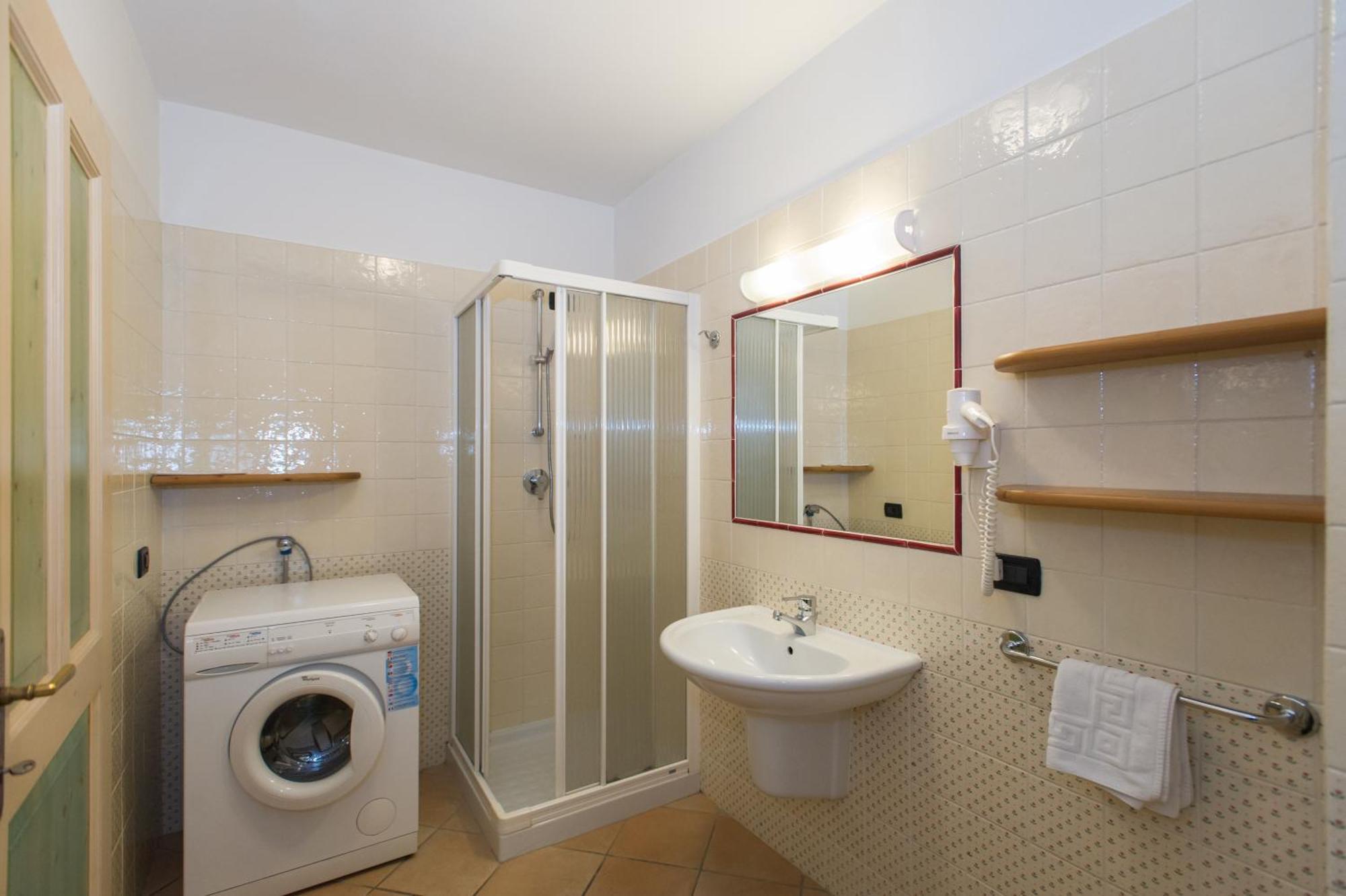Casa Tomaselli Aparthotel Pellizzano Bagian luar foto
