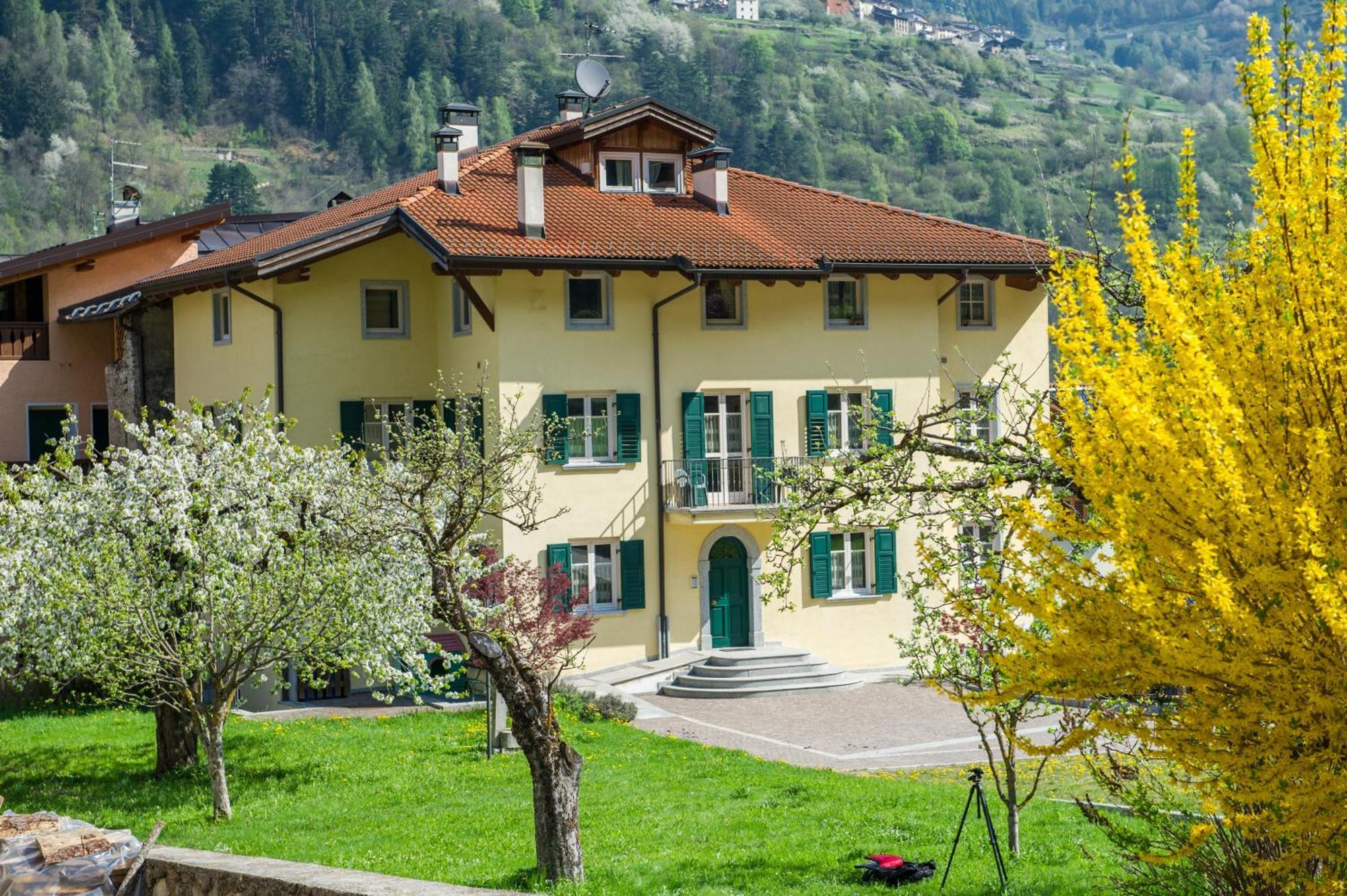 Casa Tomaselli Aparthotel Pellizzano Bagian luar foto