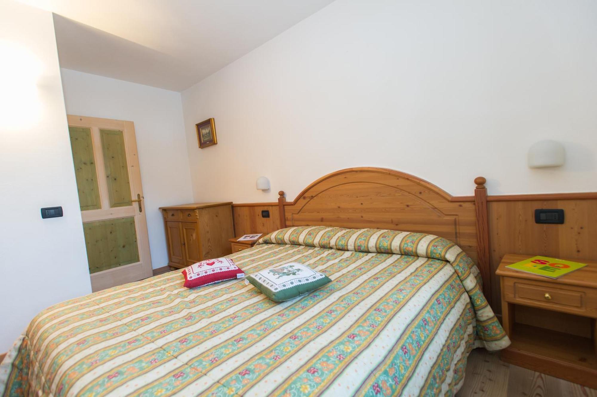 Casa Tomaselli Aparthotel Pellizzano Bagian luar foto