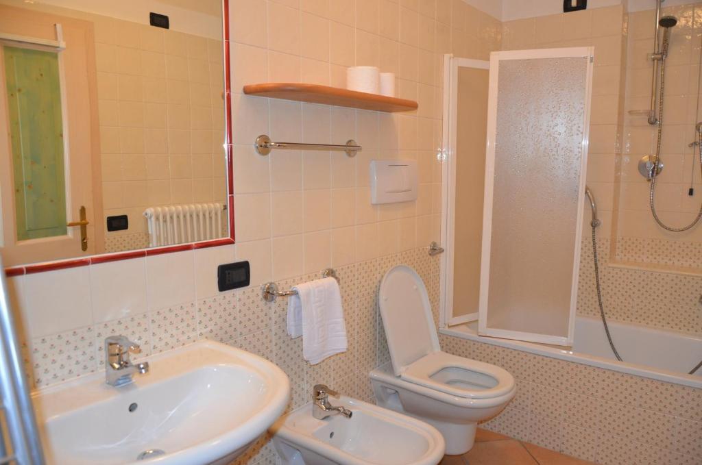 Casa Tomaselli Aparthotel Pellizzano Bagian luar foto