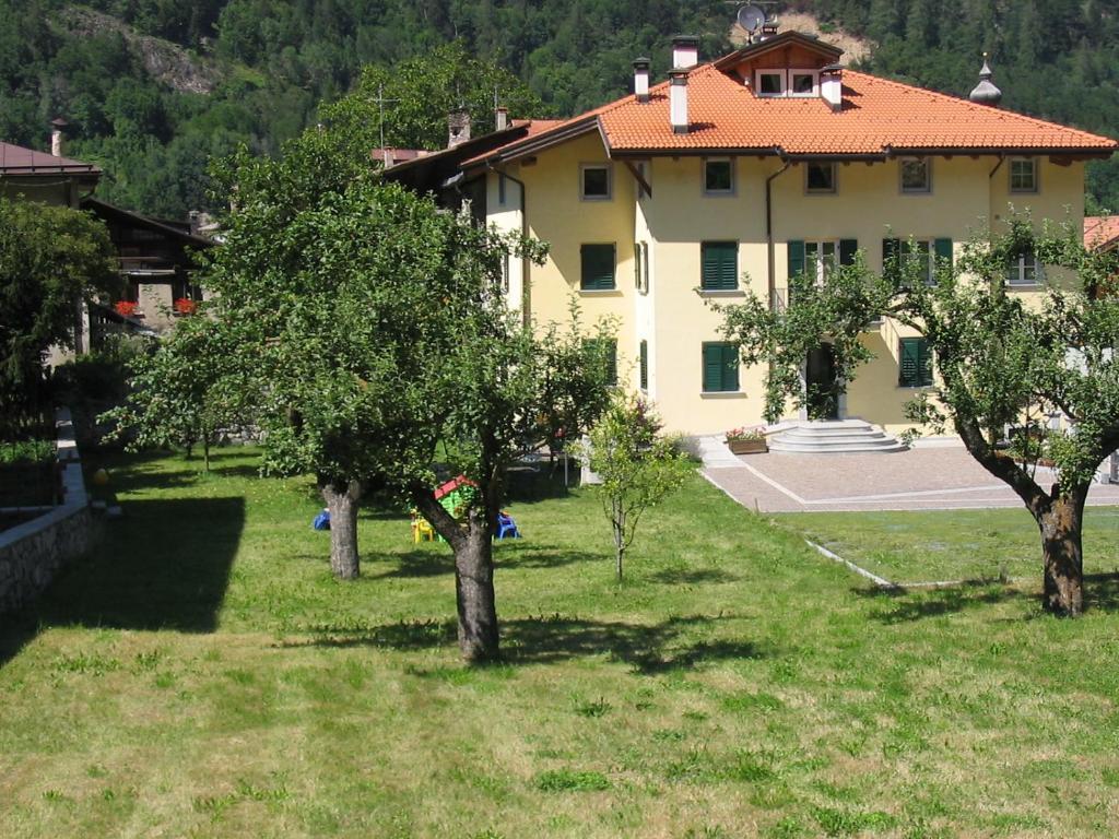 Casa Tomaselli Aparthotel Pellizzano Bagian luar foto